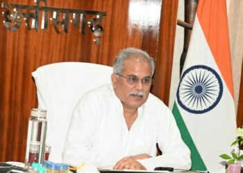 अस्पताल पहुंचकर मुख्यमंत्री ने ली पूर्व मंत्री के बड़े भाई आलोक चंद्राकर के स्वास्थ्य की जानकारी