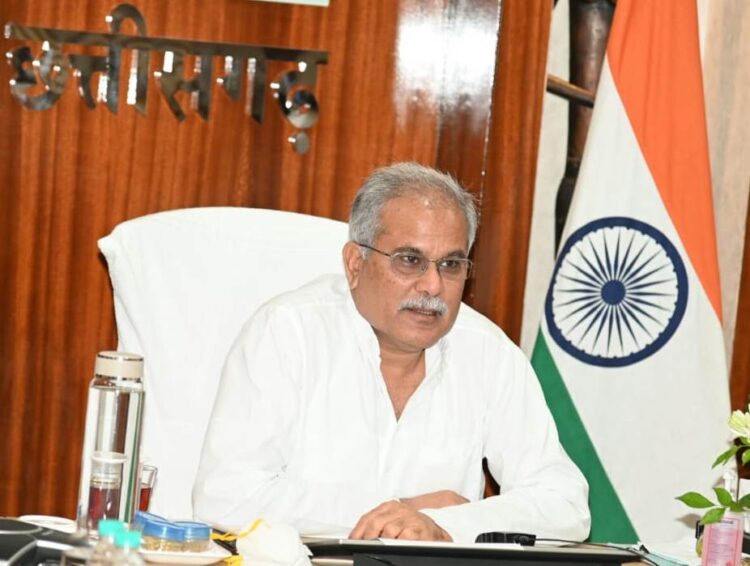 अस्पताल पहुंचकर मुख्यमंत्री ने ली पूर्व मंत्री के बड़े भाई आलोक चंद्राकर के स्वास्थ्य की जानकारी