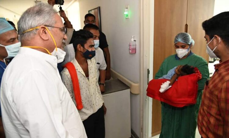 मुख्यमंत्री विशेष स्वास्थ्य सहायता योजना और डॉ. खूबचंद बघेल स्वास्थ्य सहायता योजना’ की सहायता से नन्हीं ताक्षी का निःशुल्क और सफल ऑपरेशन