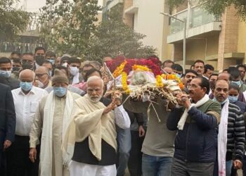 पीएम मोदी की मां का निधन, 100 साल की उम्र में ली अंतिम सांस….मोदी ने दी अंतिम विदाई