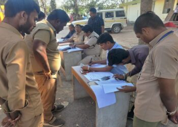 जिला स्तरीय जांच समिति की गुरुकुल स्कूल मे पूछताछ जारी, परिवहन अधिकारी ने की बड़ी कार्रवाई