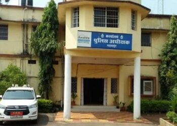 वसूली कर रहे दो हवलदार और सात आरक्षक लाइन अटैच