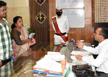 नक्सल पीड़ित परिवार ने जनदर्शन में मांगी नौकरी