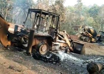 नक्सल अपडेट : नक्सलियों ने फिर मचाया उत्पात, पांच वाहनों में की आगजनी