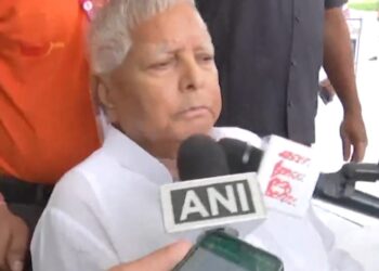 आरोप-प्रत्यारोप : पत्नी के प्रधानमंत्री कोठी में रहना गलत : लालू यादव