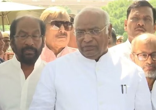 प्रधानमंत्री मोदी मणिपुर मुद्दे पर बयान देने को तैयार नहीं : खरगे