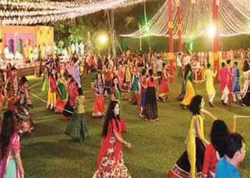 गरबा खेलते समय 17 साल के लड़के को पड़ा दिल का दौरा, मौत से हर कोई हैरान