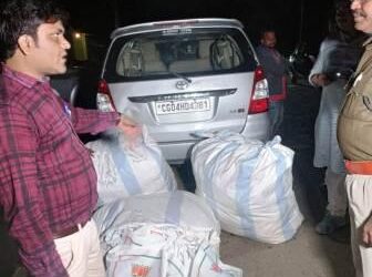एफएसटी दल की कार्रवाई, सामग्री में शाल और थैले जप्त