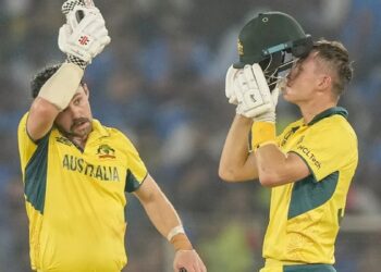 Ind Vs Aus : ट्रेविस हेड ने लगाया अर्धशतक, 26 ओवर के बाद स्कोर 144/3