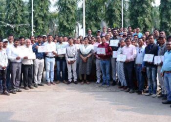 कलेक्टर ने नरहरपुर, कांकेर व चारामा के बीएलओ का सम्मान किया