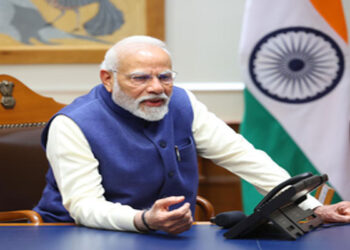 प्रधानमंत्री नरेंद्र मोदी ने सिलक्यारा टनल में फंसे श्रमिकों से बातचीत करते हुए कहा – “बड़ा संकट का दौर था, भगवान की कृपा रही सब लोग सकुशल निकल कर बाहर आ गए”