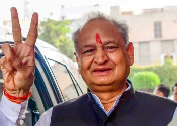 कांग्रेस वॉर रूम की बैठक के बाद अशोक गहलोत ने कहा, स्पष्ट बहुमत से जीतेंगे