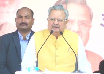हमारे नये मुख्यमंत्री बोलते कम हैं, कलम ज्यादा चलाते हैं : डॉ. रमन सिंह