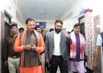 डॉक्टर व स्टाफ समय पर पहुंचे अस्पताल, मरीज को ना हो किसी प्रकार की असुविधा : मंत्री जायसवाल