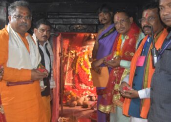 मुख्यमंत्री ने की माँ दंतेश्वरी की पूजा-अर्चना