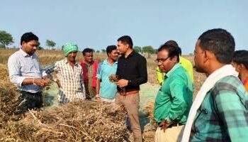 उपसंचालक कृषि ने किया असामयिक वर्षा/ओल वृष्टि से प्रभावित ग्रामों का निरीक्षण