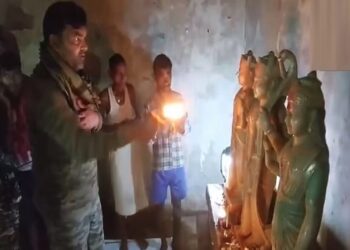 नक्सलियों ने 21 साल पहले बंद करा दिया था राम मंदिर, जवानों ने की पूजा…