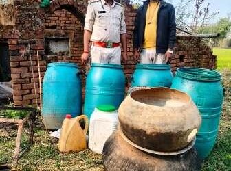 20 लीटर महुआ शराब व 300 किलोग्राम महुआ लाहन जप्त