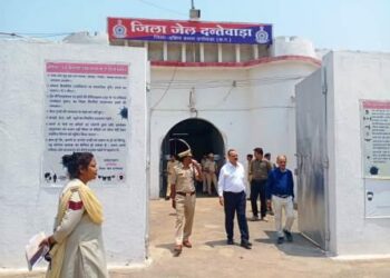जेल महानिदेशक ने जिला जेल दंतेवाड़ा का किया निरीक्षण