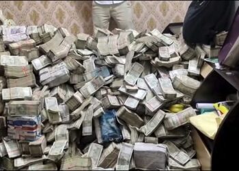 मंत्री के निजी सचिव के घरेलू सहायक के घर से मिले 20 करोड़