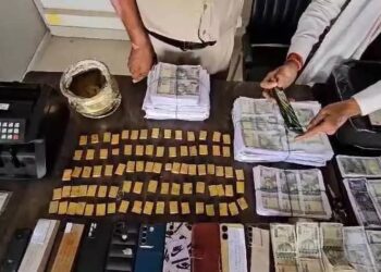 तंत्र मंत्र के नाम पर देते थे धोखा, 22 लाख के नकली नोट के साथ 4 गिरफ्तार