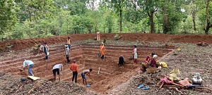 पीपरहीभर्री में 36 कमार परिवार जल संरक्षण के लिए बना रहे तालाब, डबरी और डाईक