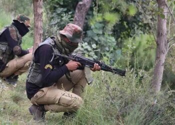 मुठभेड़ में एक आतंकी ढेर, जारी है ऑपरेशन…