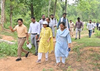 केन्द्रीय टीम ने वनांचल नगरी में जल संरक्षण और विकास कार्यों का किया निरीक्षण