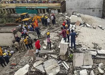 सूरत में छह मंजिला इमारत गिरी, 7 लोगों की मौत…