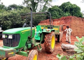 खनिज विभाग की कार्रवाई, अवैध ईंट परिवहन करते ट्रेक्टर पकड़ाया