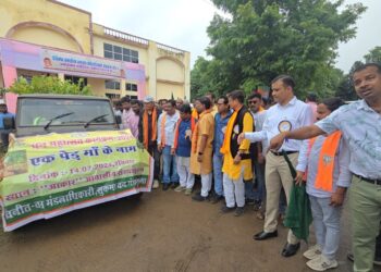 वनमंत्री कश्यप और सांसद कश्यप ने ‘‘एक पेड़ मां के नाम’’ अभियान के तहत किया पौधरोपण