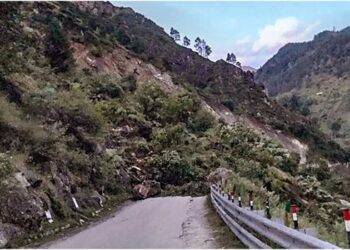 हिमाचल प्रदेश में बारिश ने मचाई तबाही, 72 सड़कों को किया गया बंद