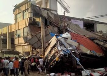 लखनऊ में ढही तीन मंजिला इमारत, आठ की मौत