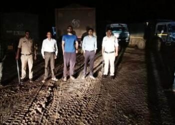 जिला प्रशासन की कार्यवाही, रेत के अवैध परिवहन करते 5 वाहन जप्त