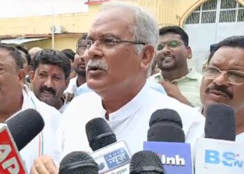 लोहारीडीह कांड : जेल में कैदियों से मिले भूपेश, सरकार पर साधा निशाना