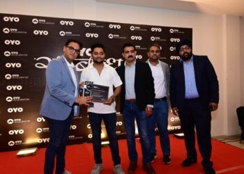 ओयो ने किया धार्मिक पर्यटन की बेहतर सुविधा उपलब्ध कराने वाले होटल व्यवसायियों का सम्मान