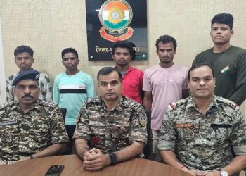 इनामी नक्सली समेत 4 नक्सलियों ने किया आत्मसमर्पण