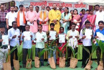 ’’नर की सेवा ही नारायण की सेवा, केन्द्र सरकार इसी ध्येय को लेकर योजनाएं लागू कर रहीं’’ : सांसद भोजराज नाग