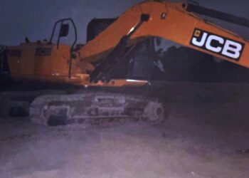 2 नग चैन माउंटेन मशीन व नाव मशीन जब्त