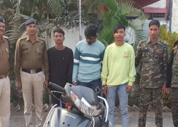 कांस्टेबल को चाक़ू मारकर लूटने वाले 3 आरोपी गिरफ्तार