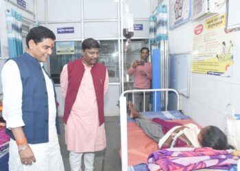 वन मंत्री कश्यप व राजस्व मंत्री वर्मा ने किया जिला अस्पताल का निरीक्षण
