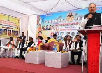 गुरू घासीदास बाबा की एक-एक वाणी, पंक्ति और शब्द सबके लिए लाभकारी : डॉ. रमन सिंह