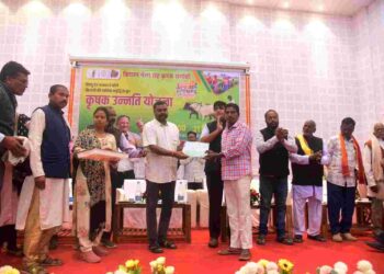 सुशासन का एक साल: किसान सम्मेलन में किसानों का हुआ सम्मान