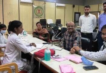 शिविर में 60 कर्मचारियों का हुआ स्वास्थ्य परीक्षण, 5 का बना आयुष्मान कार्ड