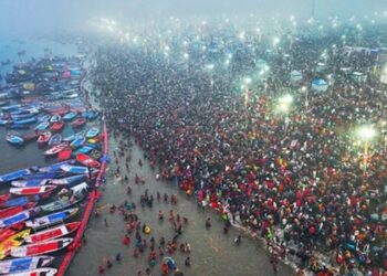 कुंभ मेले का शाही आगाज, 60 लाख श्रद्धालुओं ने लगाई डुबकी