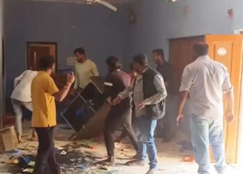 टिकट न मिलने से नाराज बीजेपी कार्यकर्ताओं ने ब्लॉक कार्यालय में मचाया बवाल…