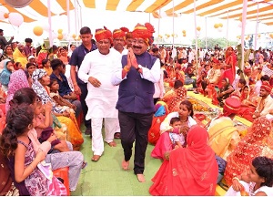 मुख्यमंत्री कन्या सामूहिक विवाह योजना में 192 जोड़ों ने लिए सात फेरे