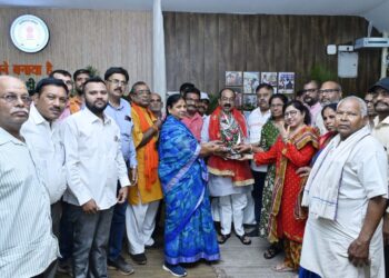 अधिकारियों-कर्मचारियों को वर्षों से लंबित ग्रेच्युटी राशि का भुगतान