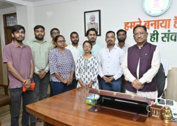 मुख्यमंत्री विष्णु देव साय से सौजन्य मुलाकात के बाद बीएड प्रशिक्षित बर्खास्त सहायक शिक्षकों ने आंदोलन समाप्ति की घोषणा की