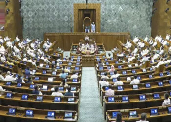 संसद में विपक्ष ने किया हंगामा, दोनों सदन की कार्यवाही स्थगित